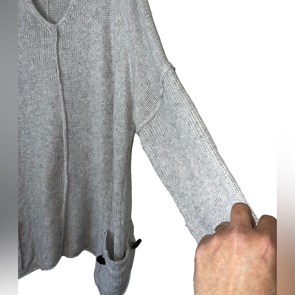 Soft Surroundings over sized V-neck sweater. Wool/ angora blend. Size med. GUC - Picture 6 of 7